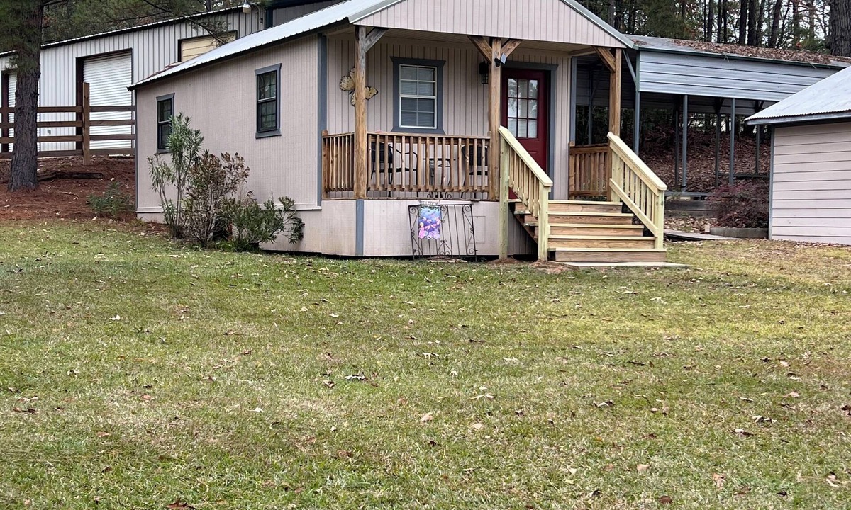 Jasper Cabin | Cozy Cabin on Angelina River near Lake Sam Rayburn-Pool, Boat Parking, Fishing