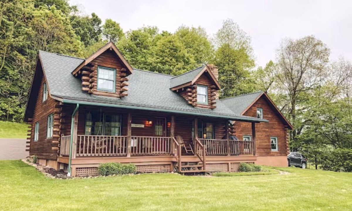Dundee Cabin | Cozy cabin on the hill with amazing surroundings.