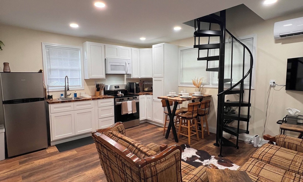 China Grove Cabin | Cozy cabin perfect for a peaceful getaway that is still close to everything!
