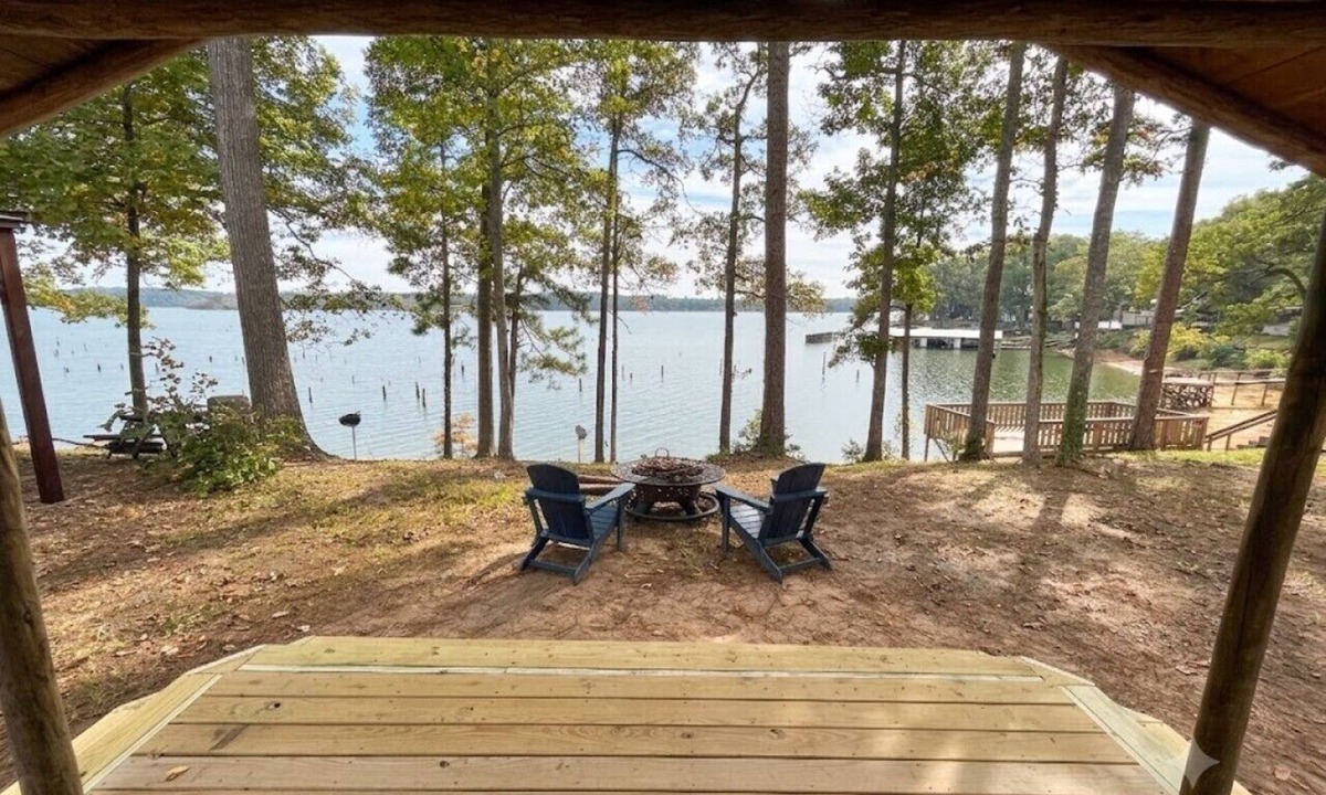 Hemphill Cabin | Cozy Cedar Waterfront Cabin 10 on Toledo Bend