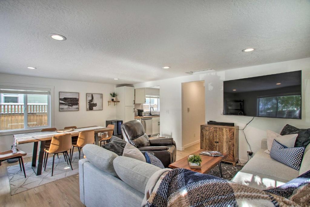 Coeur d'Alene House | Cozy Coeur dAlene Getaway with Fire Pit, Near Dtwn