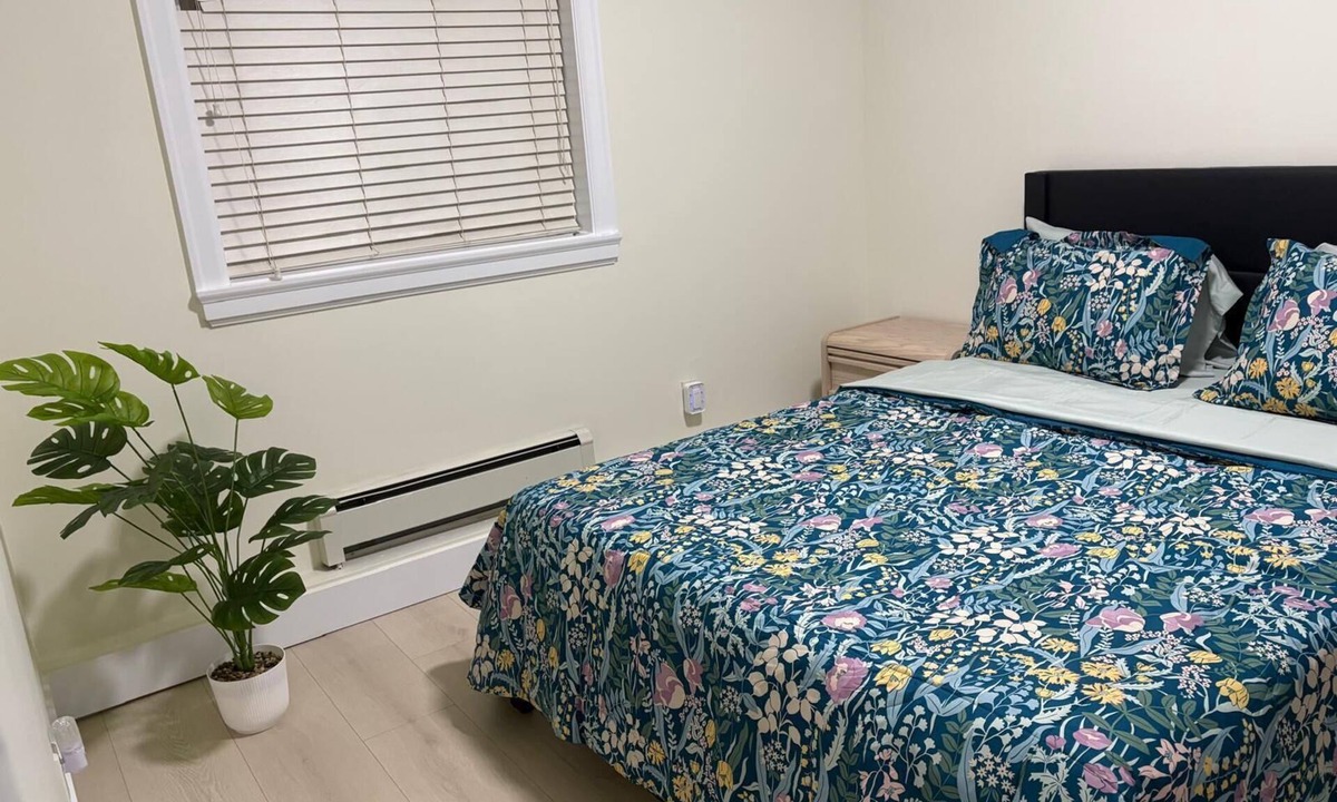 South Newton House | Cozy & Comfortable Home Away From Home