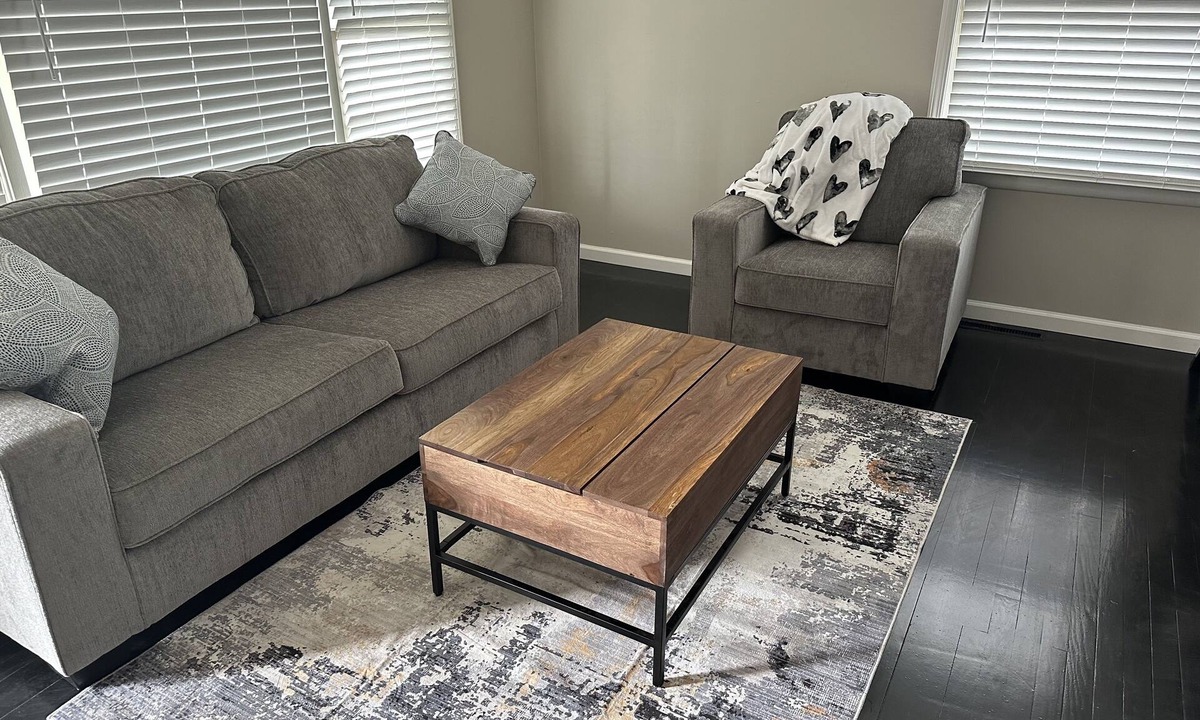 Speedway House | Cozy Corner House 9 min walk from Indianapolis Motor Speedway!