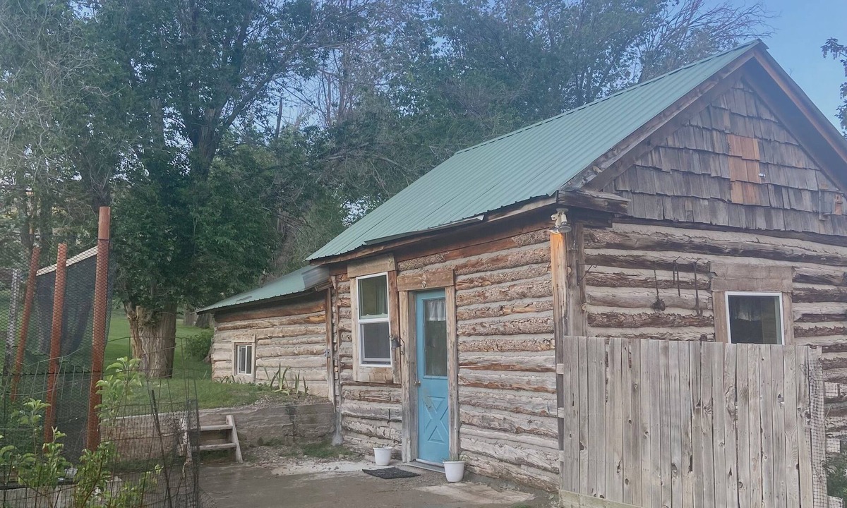 Manila Cabin | Cozy Cottage Cabin