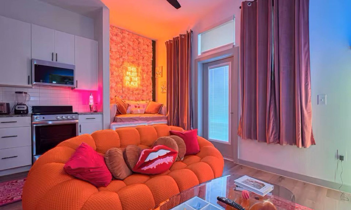 Washington Ave./ Memorial Park Apartment | Cozy Dreamy Pink Rodeo Getaway On Washington