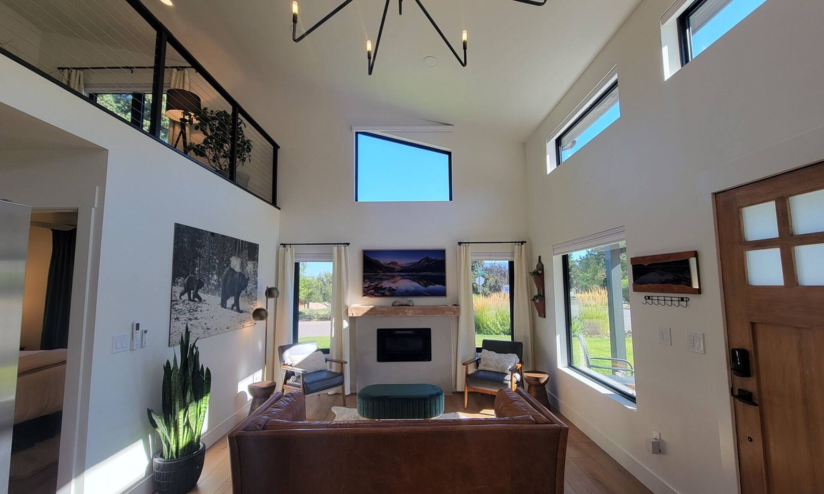 Farviews - Pattee Canyon House | Cozy, extremely CLEAN, Missoula Guesthouse Retreat!