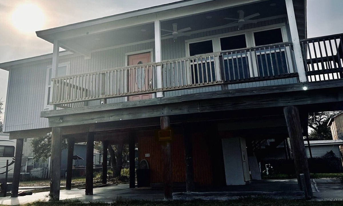 Rockport House | Cozy Family & Pet Friendly 2BR/1Bath fully furnished house in Rockport, TX