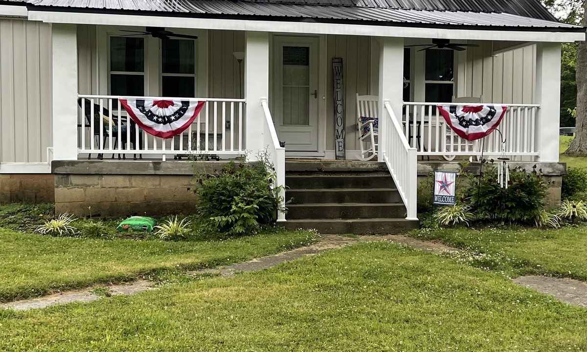 Paris Other | Cozy farmhouse family friendly with fire pit and grill, within hour to Keeneland