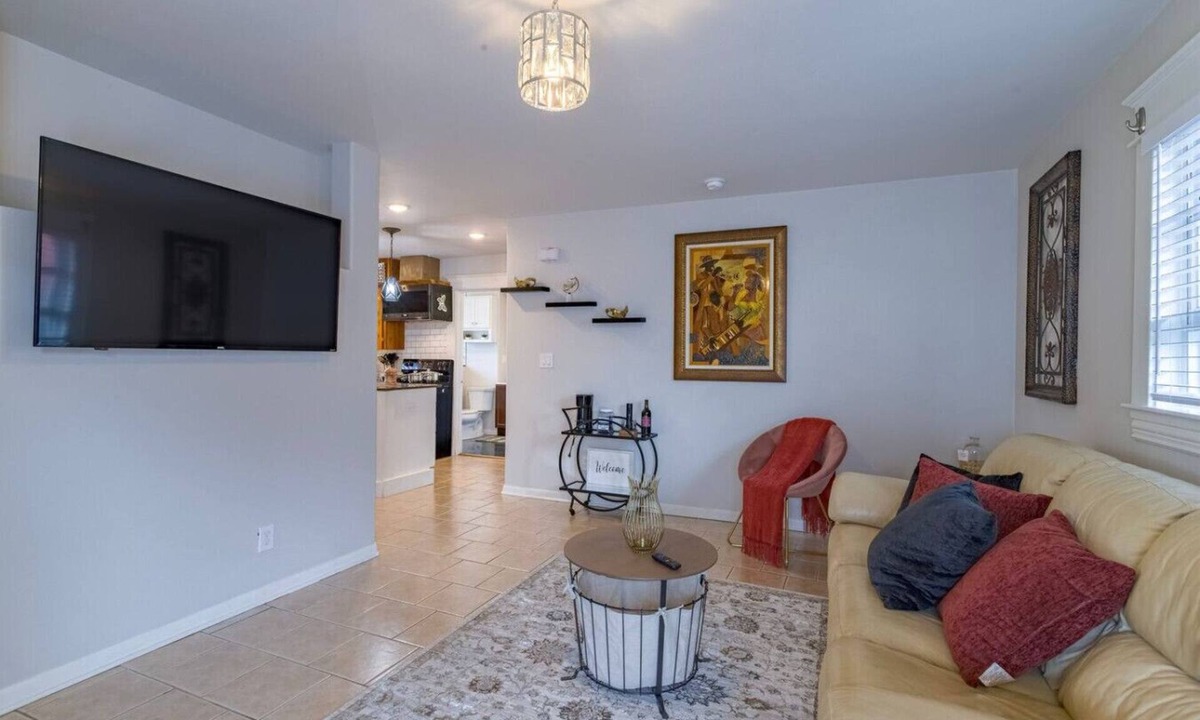 Washington Ave./ Memorial Park House | Cozy heights home near downtown
