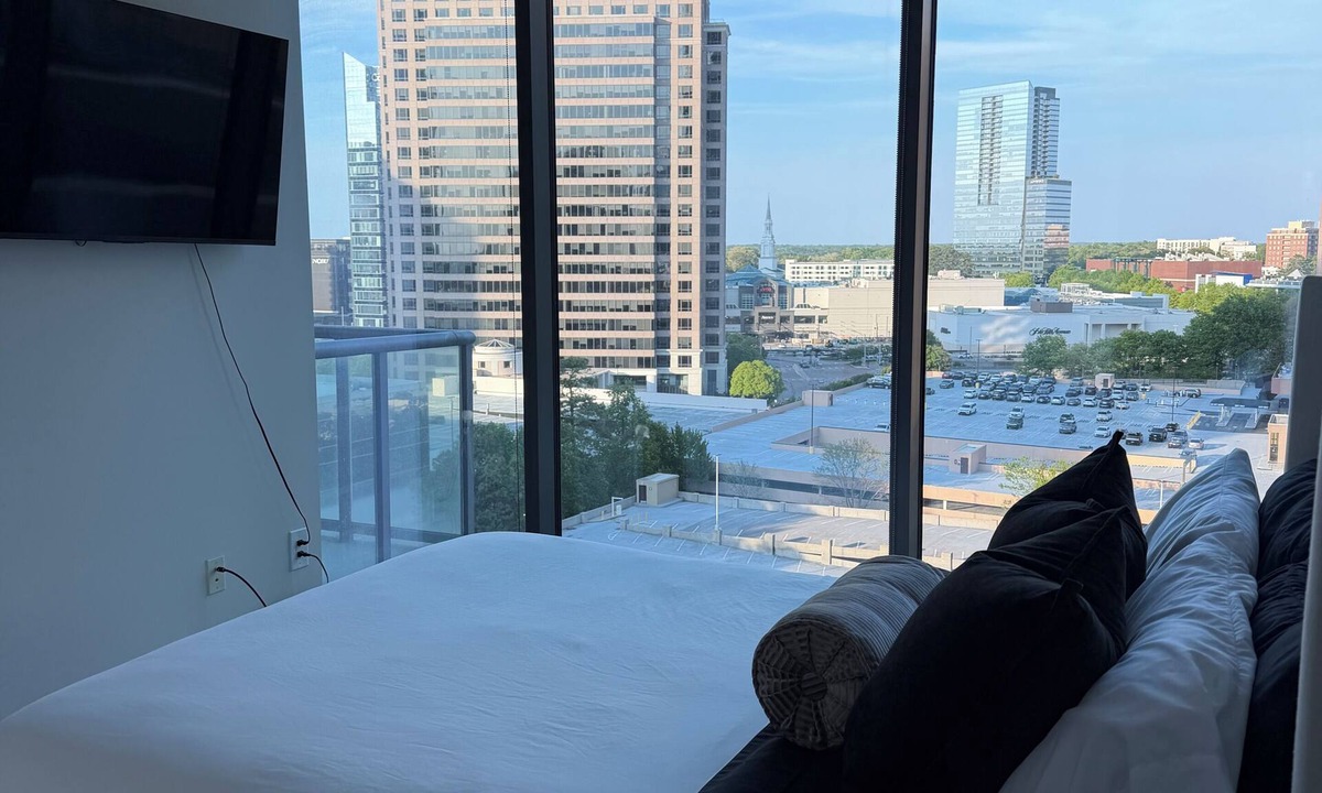North Buckhead Apartment | Cozy high rise in Buckhead with city view