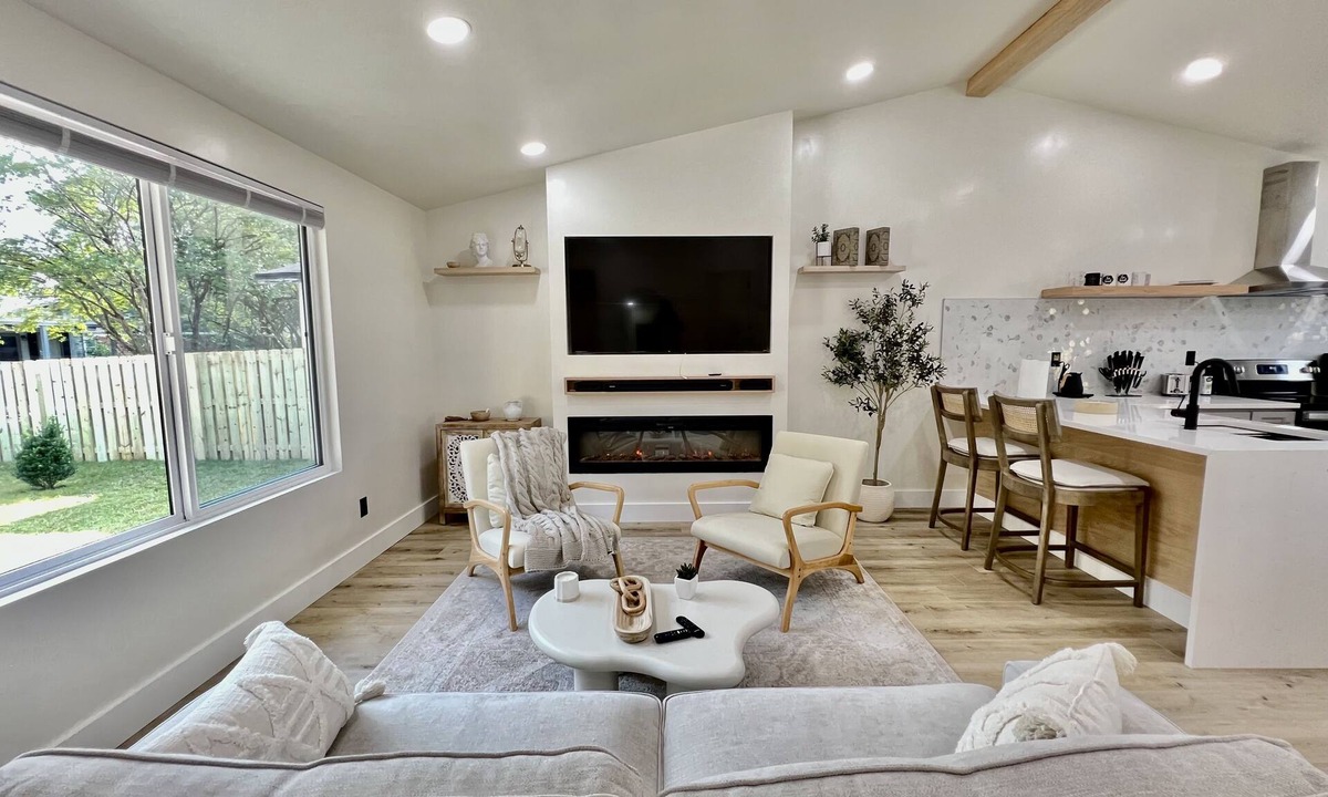 Camden House | Cozy Home Minutes From Downtown