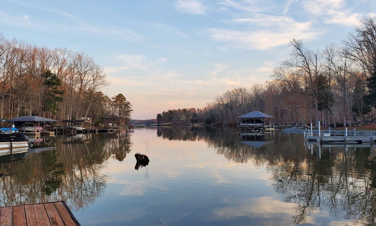 Clover House | Cozy Lakehouse on Quiet Cove
