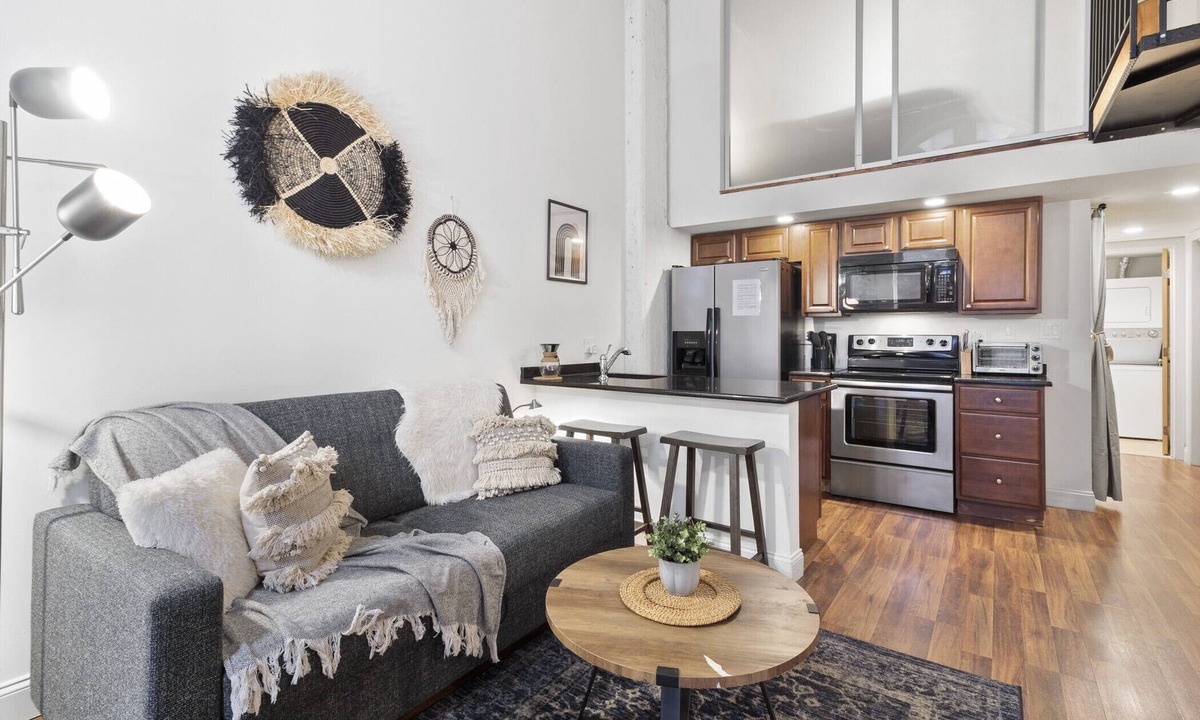 Newbold Condo | Cozy Loft Free w Gym, Garden, Wifi, Target Next Door, Central location