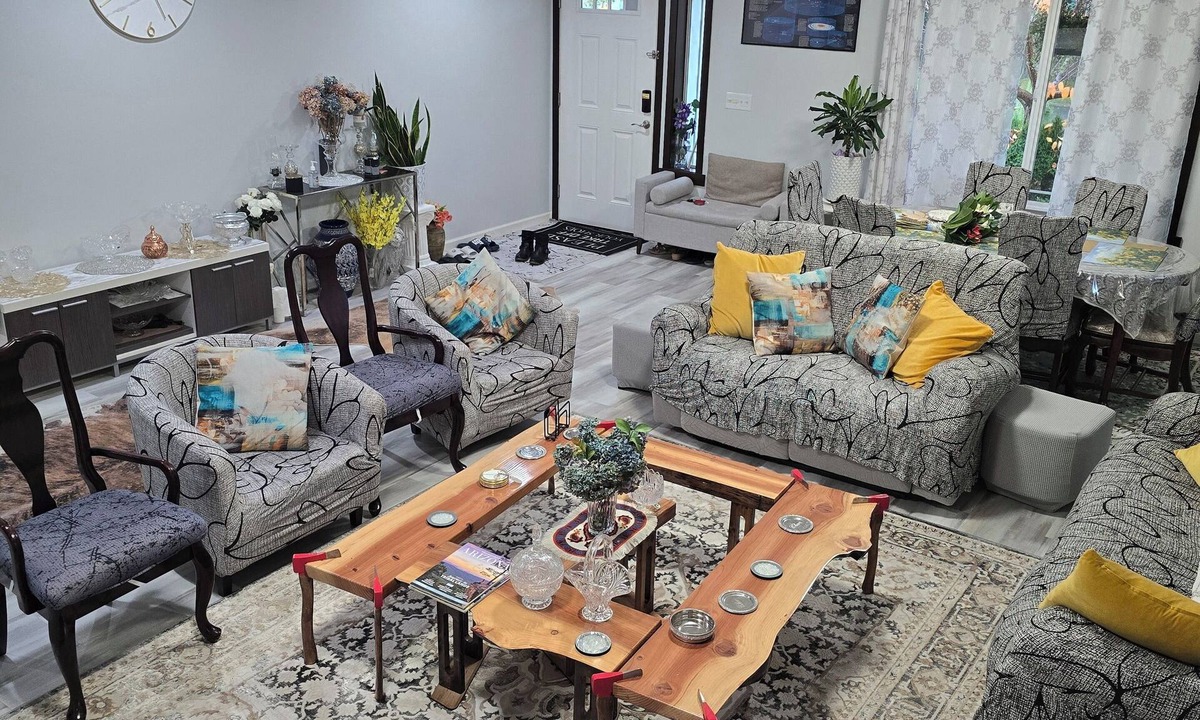 Holly House | Cozy, lovely, and Charming 4-bedroom building in Everett with WiFi access