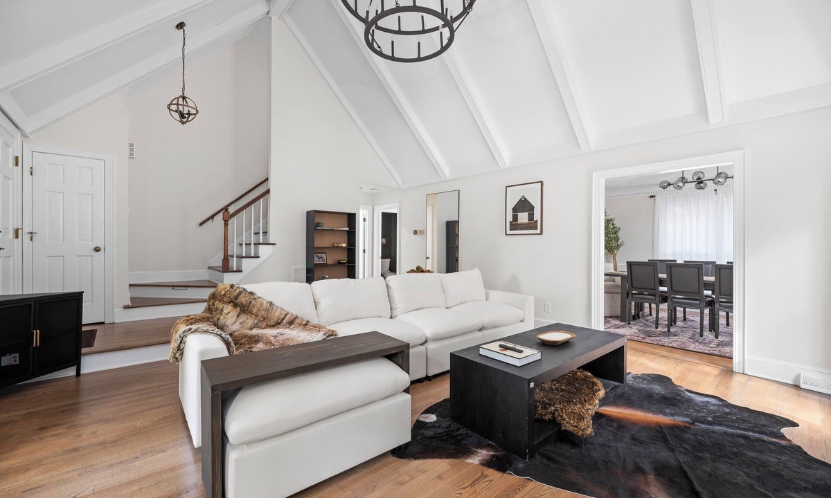 Marvin House | Cozy/Luxe Winter Countryside Estate on Private Grounds in South CLT-King Suite!