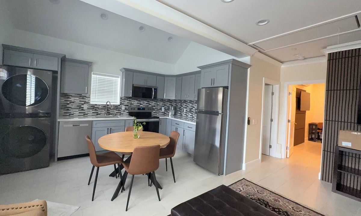 Pasadena House | Cozy Modern Stay in Pasadena, Detached One Bedroom ADU.