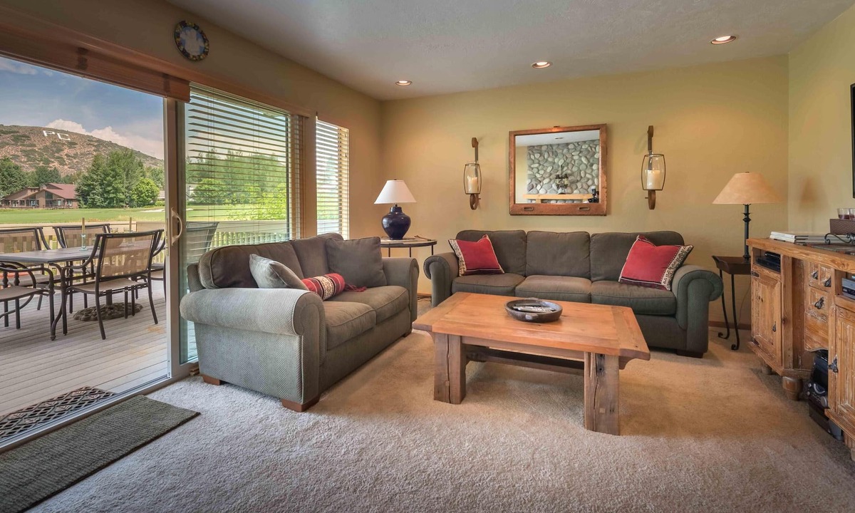 Park Meadows House | Cozy Mountain Condo — Free Transit, Hot Tub, & Garage Parking