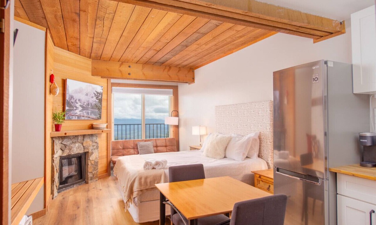 Big White Ski Resort Condo | Cozy Mountain Studio