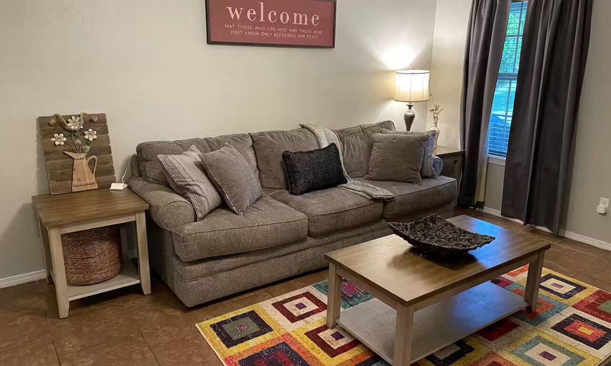 Fort Smith House | Cozy Pet-Friendly 3BR Duplex with Fast WiFi only Minutes to Casino