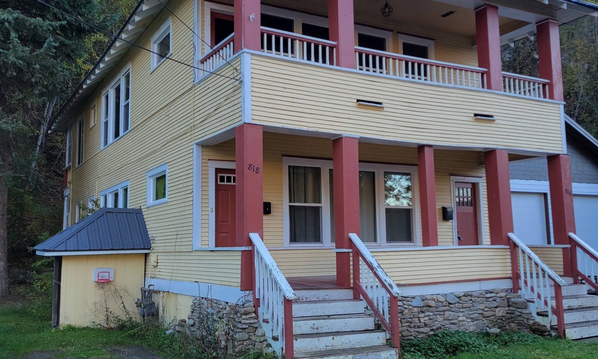 Wallace House | Cozy, remodeled townhome retreat in downtown Historic Wallace!