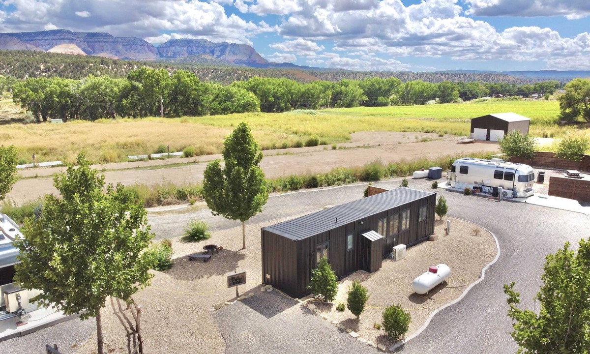 Orderville Apartment | Cozy Single Container Retreat | 25 min to Zion NP