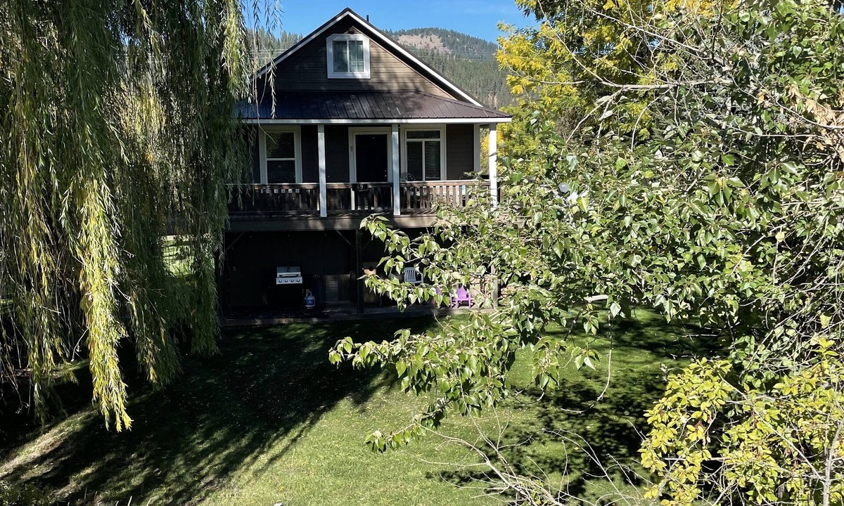 St. Maries House | Cozy St. Maries House with Private Dock on St. Joe River!