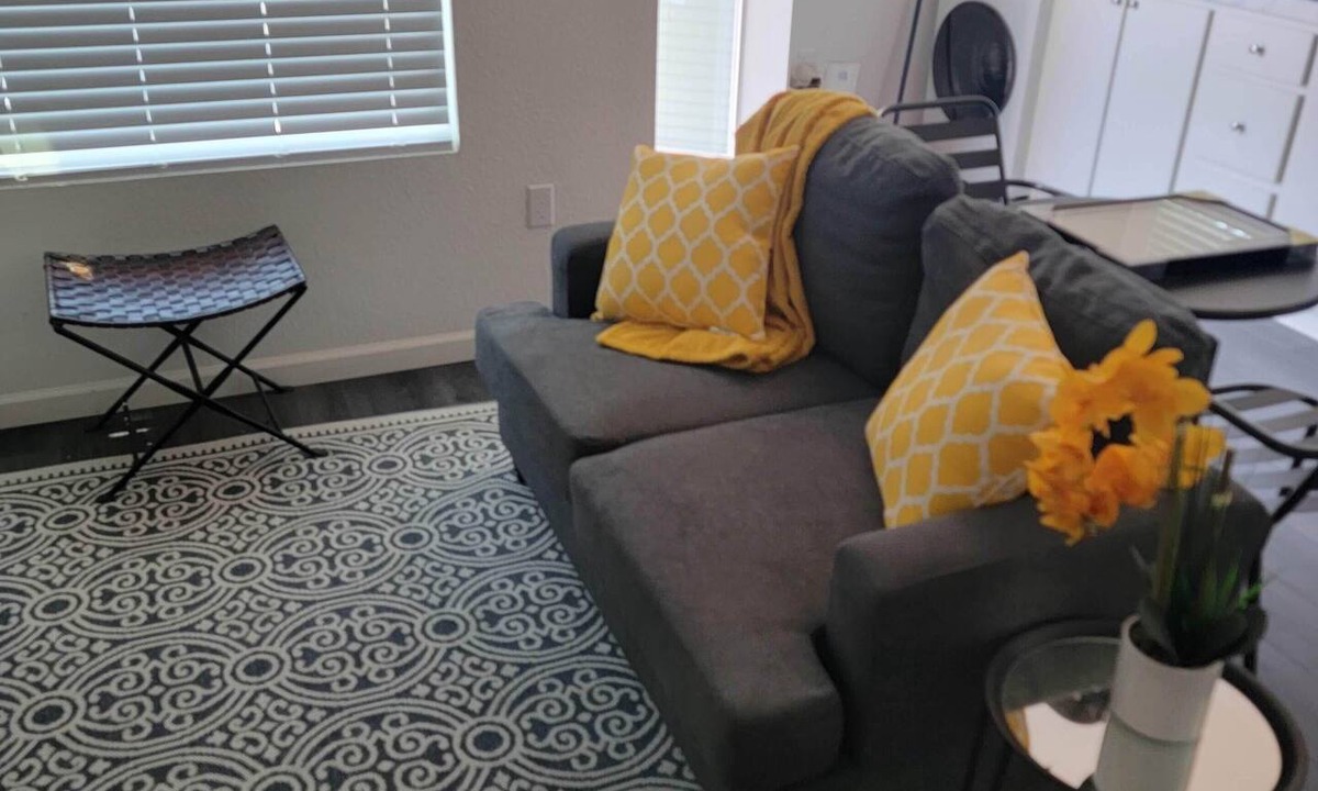 Los Angeles Apartment | Cozy studio ADU in lovely Los Angeles with refreshing AC near SoFi Stadium