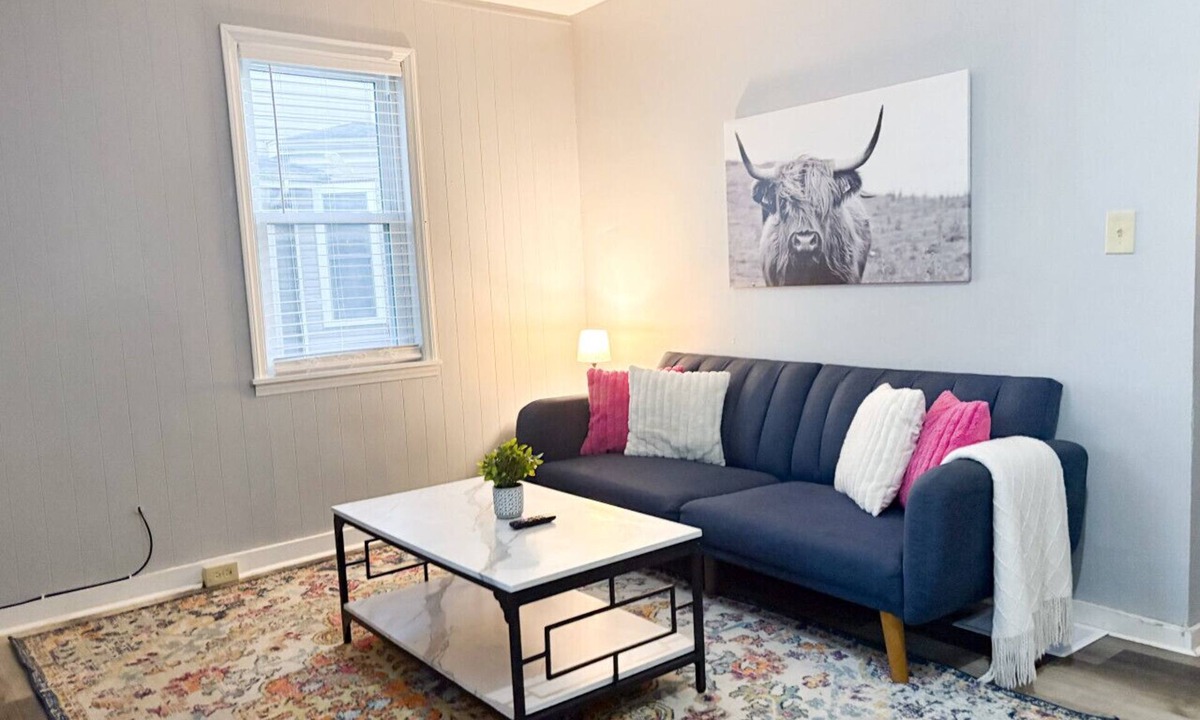 Piqua House | Cozy Urban Escape with 3 Bedrooms 1.5 bath