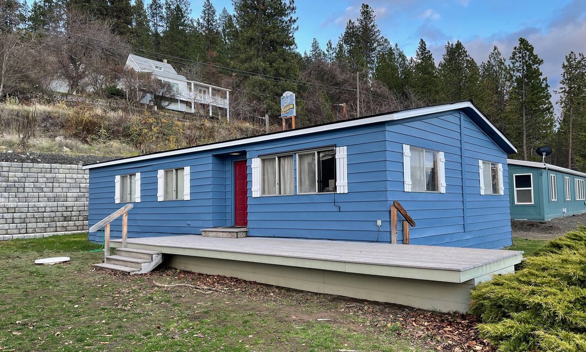 Harrison House | Cozy, waterfront home on Lake Coeur d'Alene - walk to downtown Harrison