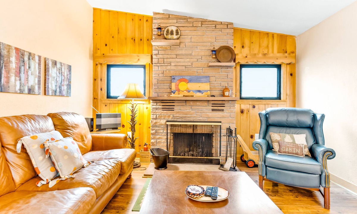 Estes Park Cabin | Cozy waterfront river cabin with mountain views, and a hot tub - dog friendly