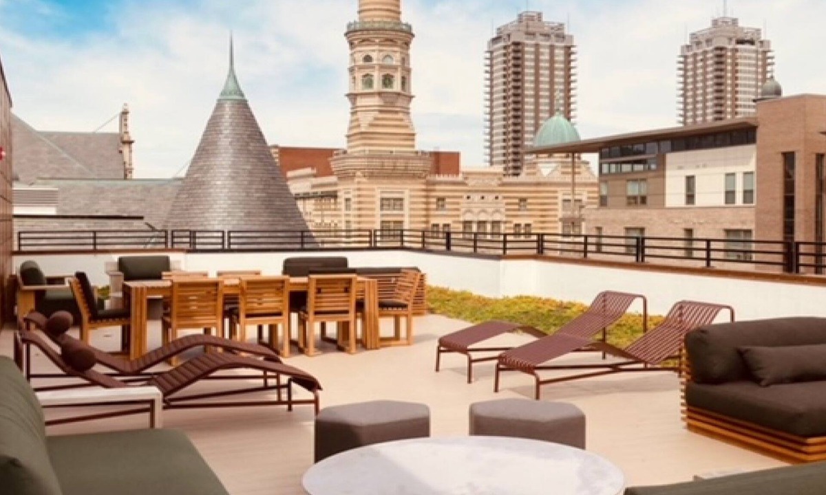 Lockerbie Square Apartment | CozySuites at Block20