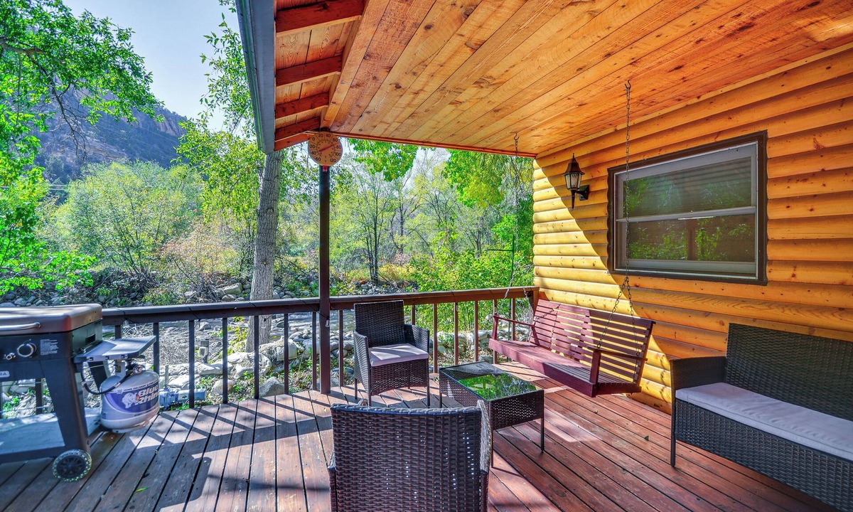 Ten Sleep Cabin | Creekside Ten Sleep Vacation Rental + Deck & Grill