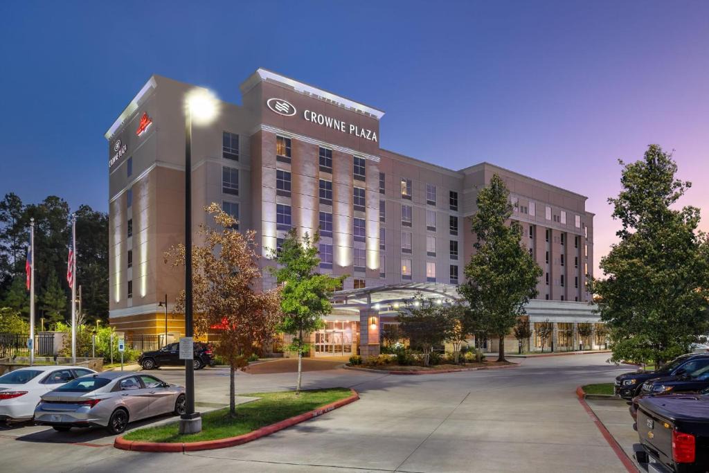 Shenandoah Hotel | Crowne Plaza Shenandoah - Woodlands Area by IHG