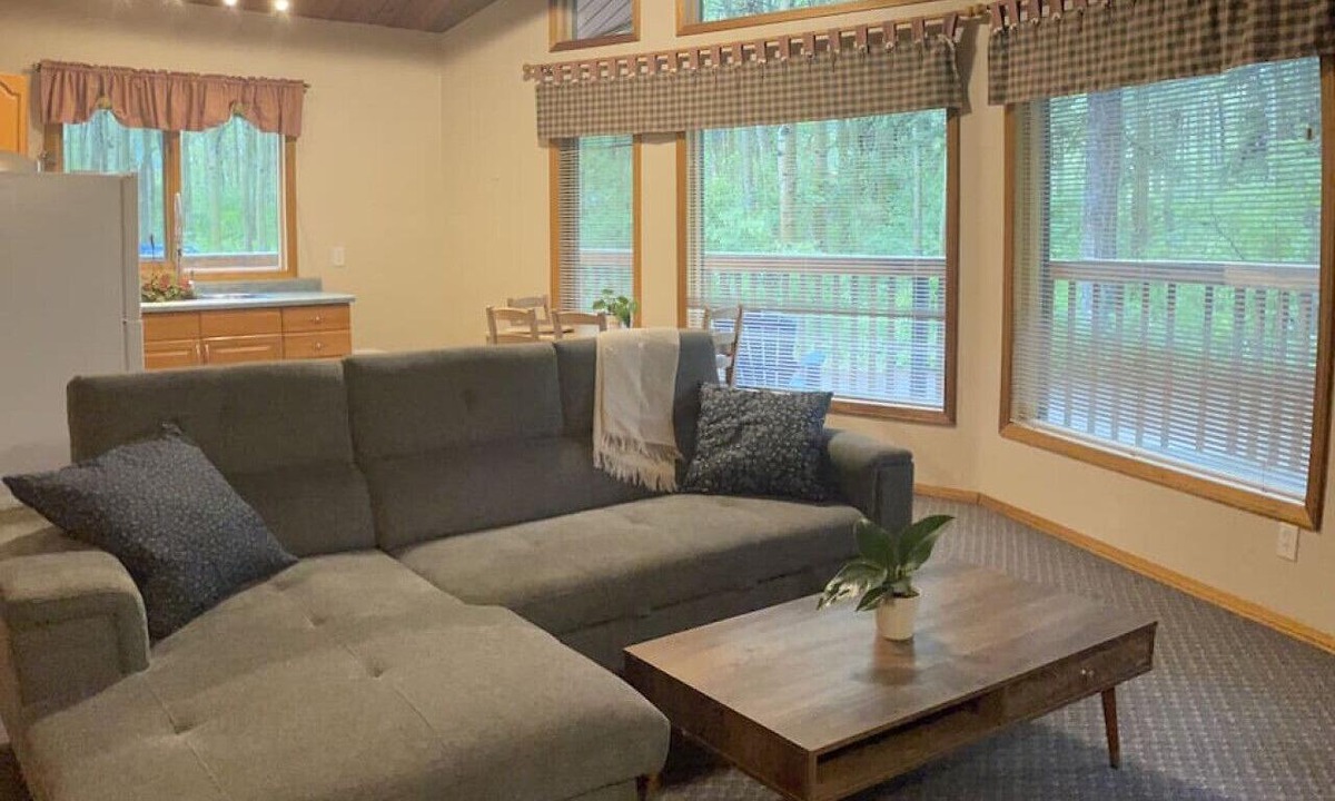 Crowsnest Pass Cabin | Crowsnest Rover Chalet - Grizzly