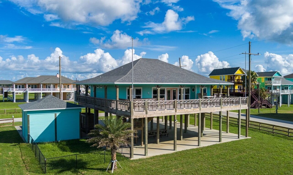 Crystal Beach House | Crystal Villa - Beautiful 3 bedroom home close to beach with great Gulf Views