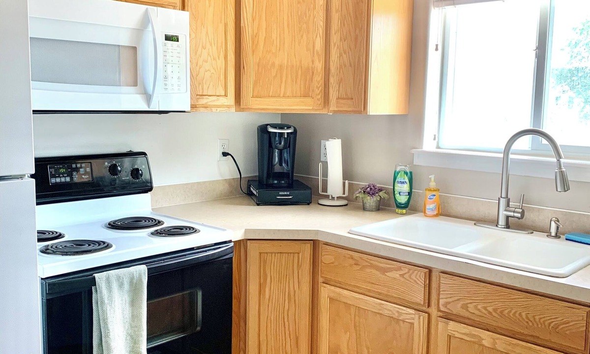 Rexburg Apartment | Cute 2 bedroom apt. Free WiFi/Parking in Rexburg