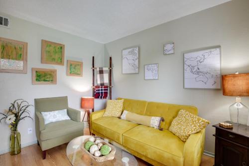Knox - Henderson House | Dallas Condo w/Pool Access - Walk to Knox Street!