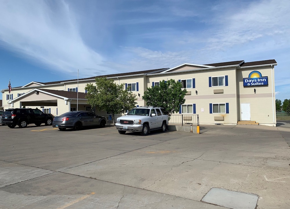Williston Hotel | Days Inn & Suites by Wyndham Williston