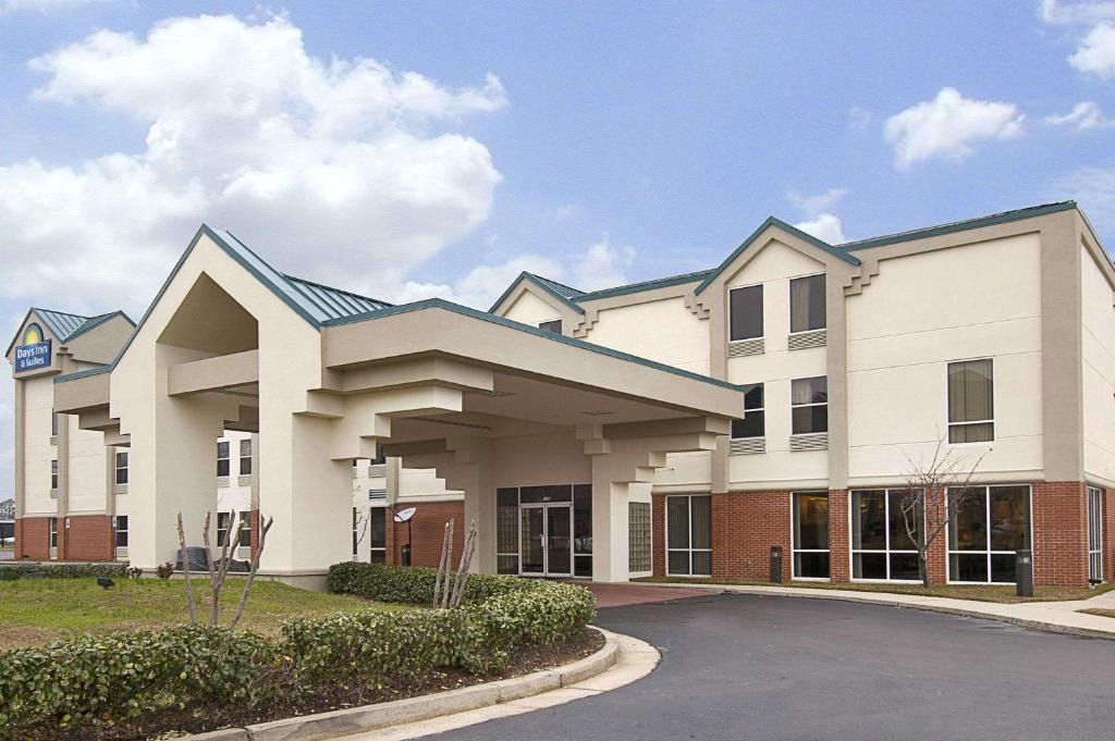 Days Inn | Tougaloo