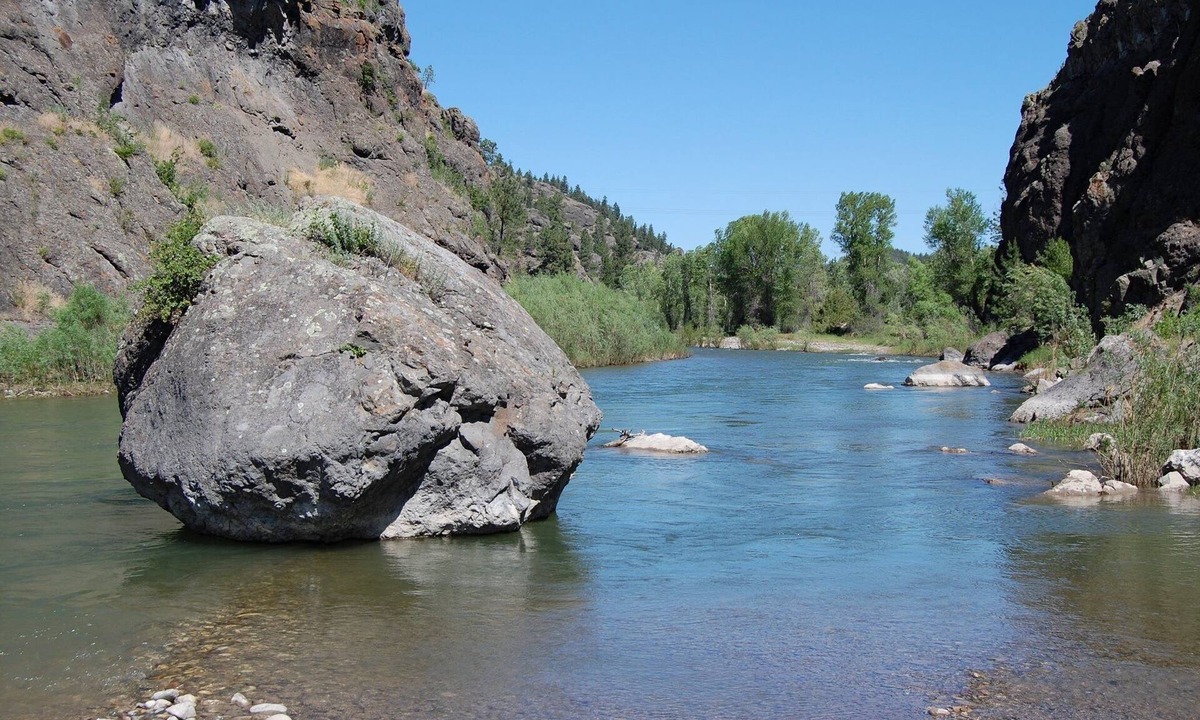 Cascade Cabin | Dearborn River Log Cabin with 3/4 mi River Frontage & 72 Acres to Roam