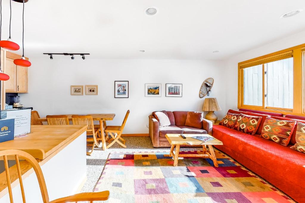 Warm Springs Apartment | Delightful International Village Getaway