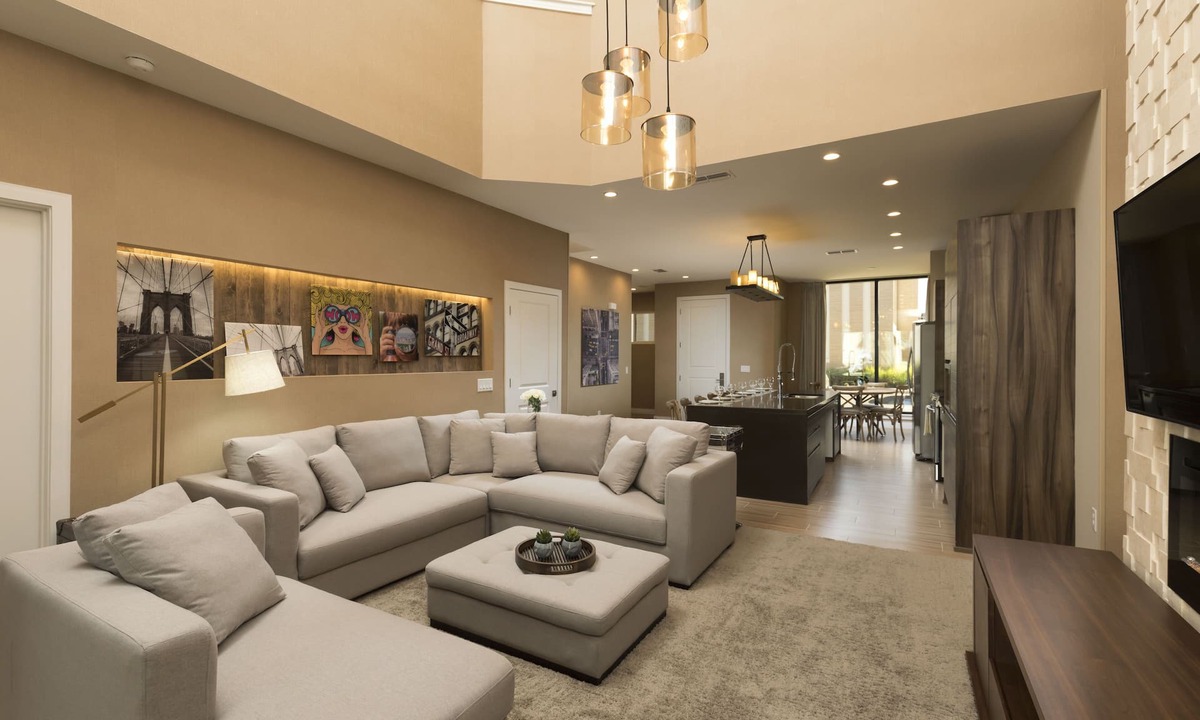 Florida Central Atlantic Coast Villa | Disney Area! 4 B/R Spacious Townhouse, Free Parking, Wi-Fi Shared Pool
