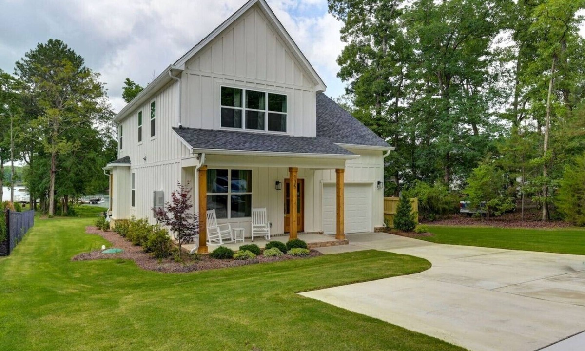 Leesville House | Dockside on Rocky Ridge | Lakefront + Sleeps 10