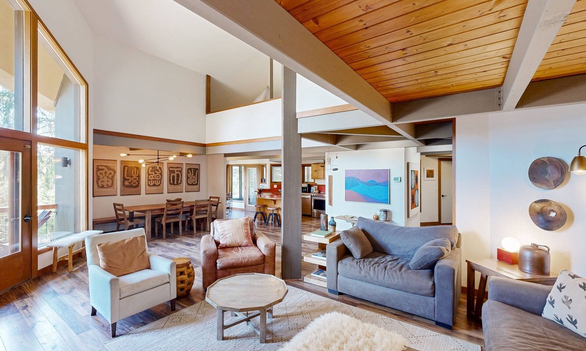 Sandpoint Cabin | Dog-friendly cabin with private hot tub, wood-burning fireplace & central AC