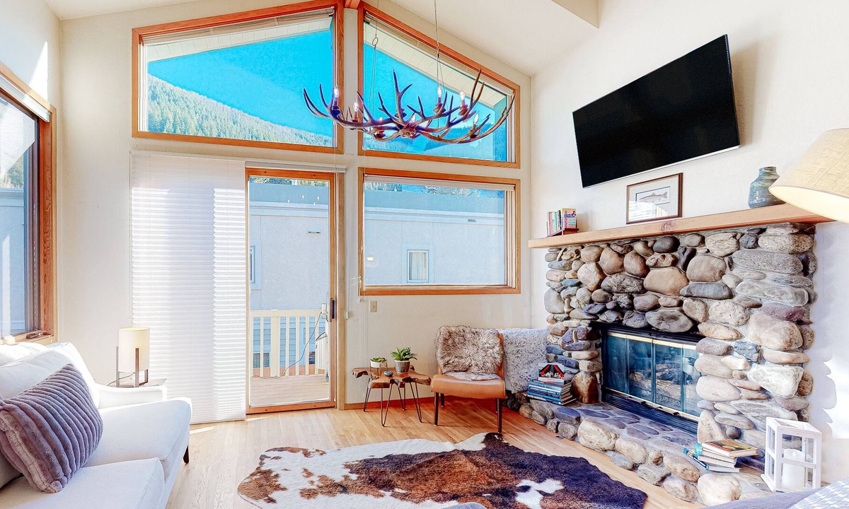 Warm Springs House | Dog-Friendly Mountain Townhouse with Grill, Fireplace & Free High Speed WiFi