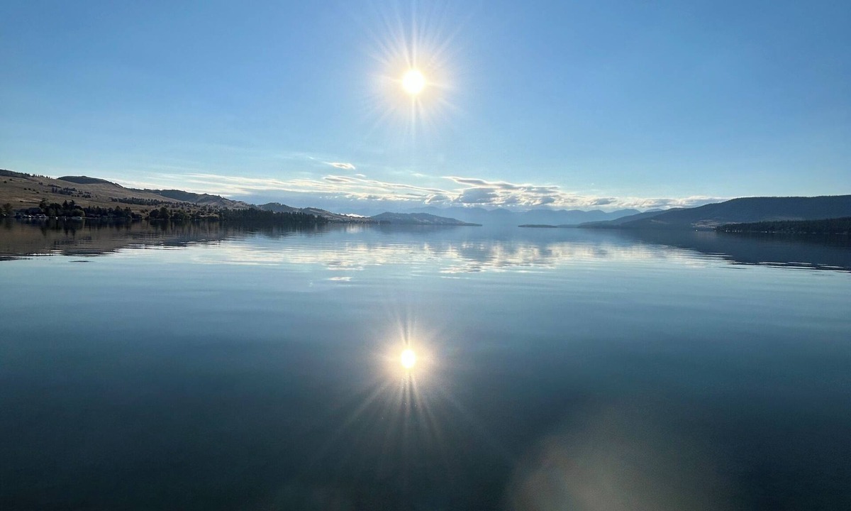 Elmo Cabin | Dora’s Cabin at Grans – Flathead Lakefront, Dock, Kayaks, Pet Friendly