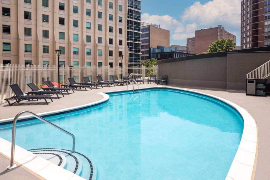 Downtown Hotel | DoubleTree by Hilton Silver Spring Washington DC