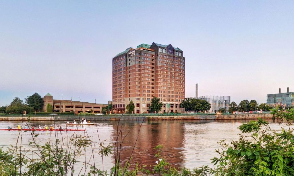 Allston Hotel | DoubleTree Suites by Hilton Hotel Boston - Cambridge