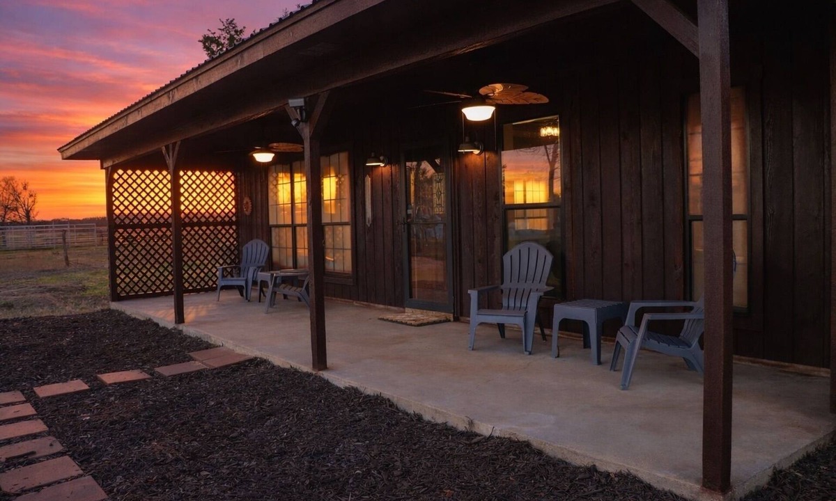 Bellville House | Dove Haus @ the Double Diamond Ranch- Sleeps 10 Just 13 Minutes from Bellville