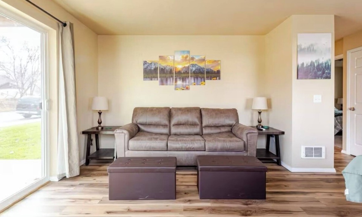Franklin to the Fort Apartment | Downstairs Neighbor Retreat in the middle of Missoula